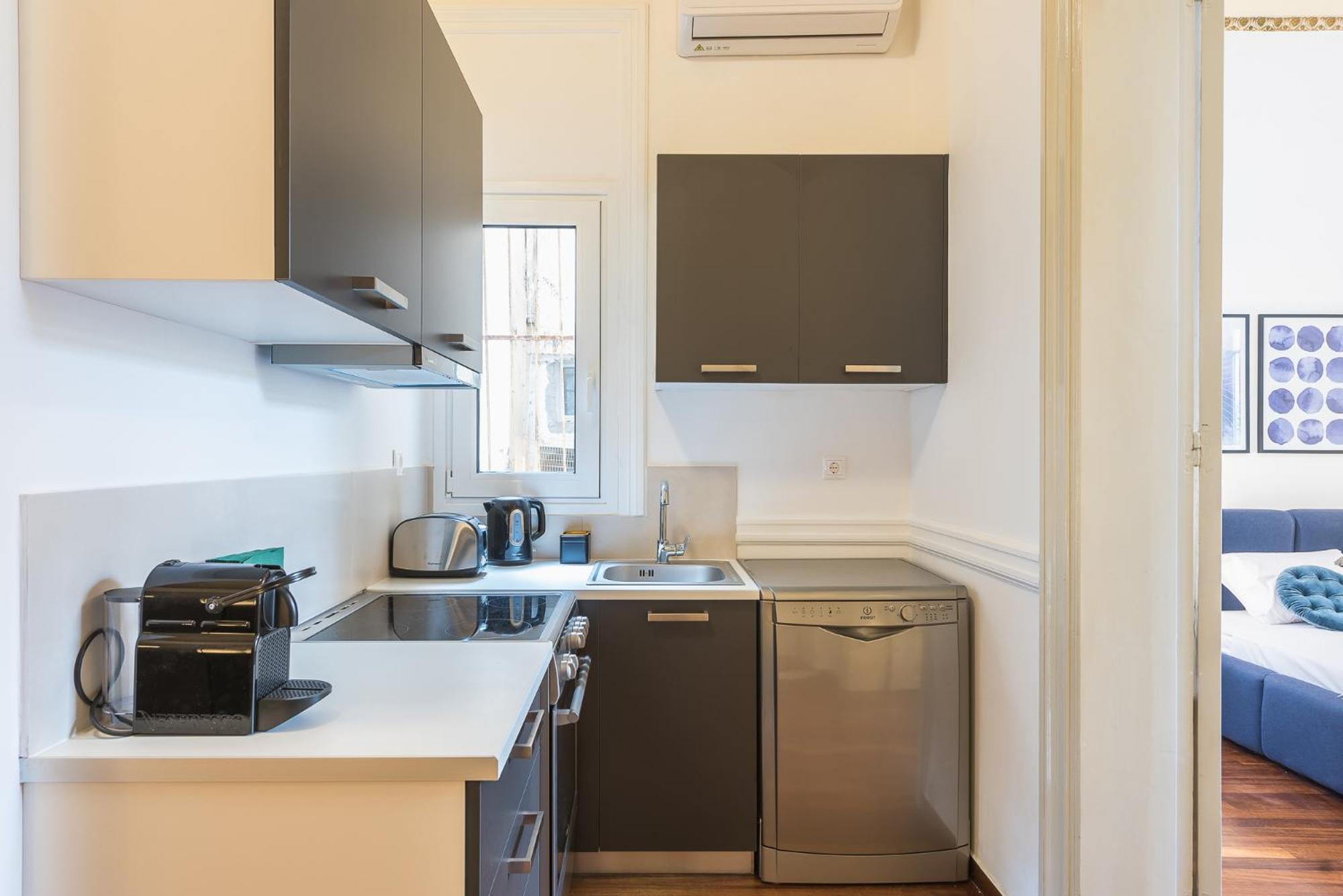 Mavrogenous - The Mansion Apartment Атина Стая снимка